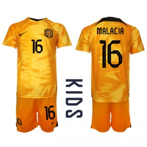 Holland Tyrell Malacia #16 Hjemmebanesæt Børn VM 2022 Kort ærmer (+ korte bukser)
